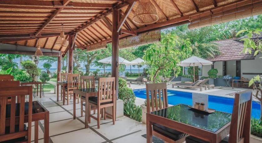 Frangipani Beach Hotel Bed and Breakfast in Buleleng