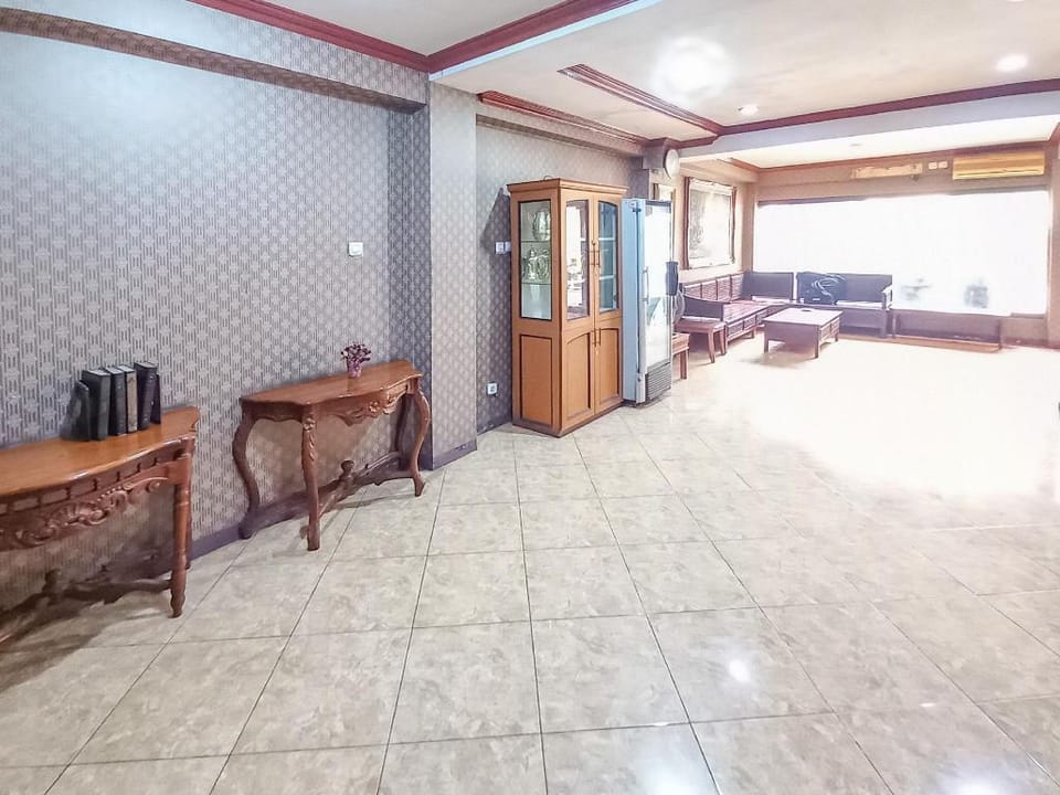 D Hans Hotel Syariah RedPartner near Wisata Religi Sunan Ampel Surabaya Hotel in Surabaya