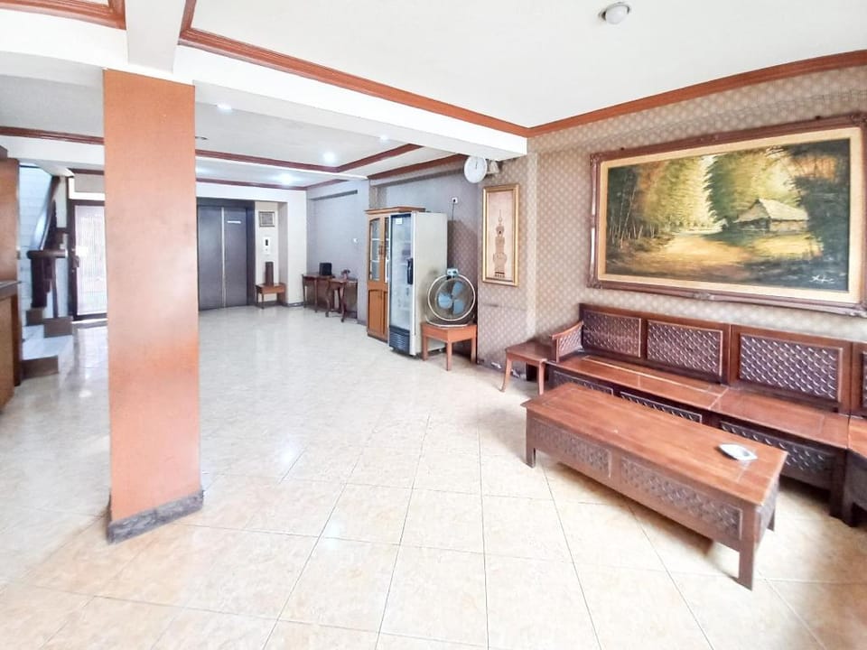 D Hans Hotel Syariah RedPartner near Wisata Religi Sunan Ampel Surabaya Hotel in Surabaya