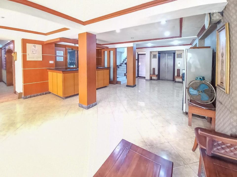 D Hans Hotel Syariah RedPartner near Wisata Religi Sunan Ampel Surabaya Hotel in Surabaya