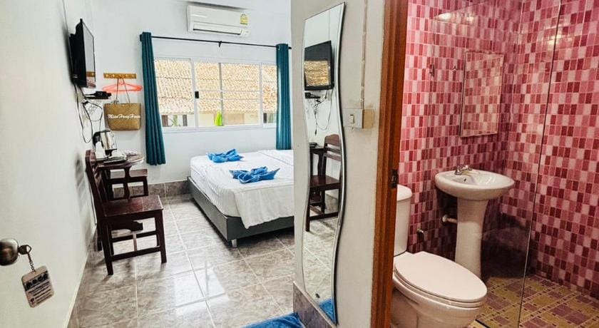 Miss Hong House Bed and Breakfast in Phe