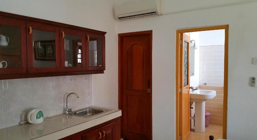 Holiday Fashion Inn Bed and Breakfast in Negombo
