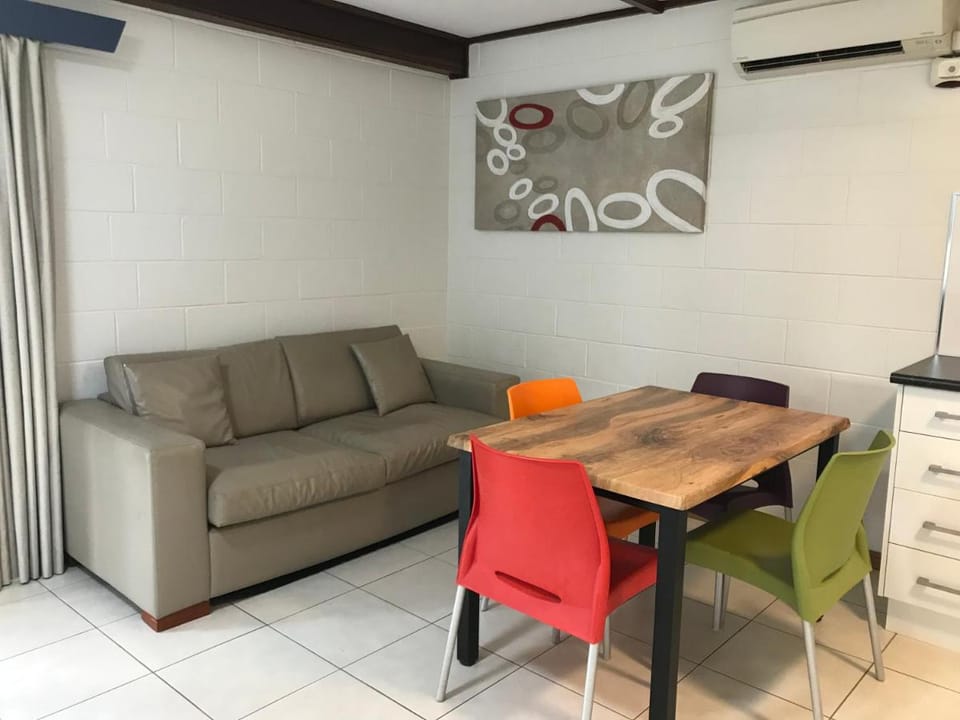 Ocean Breeze Units Apartment in Bowen