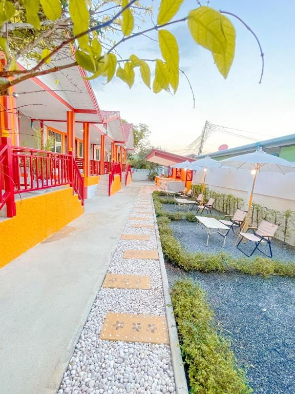 Three Mangoes At Kohlarn Hotel in Chon Buri Changwat