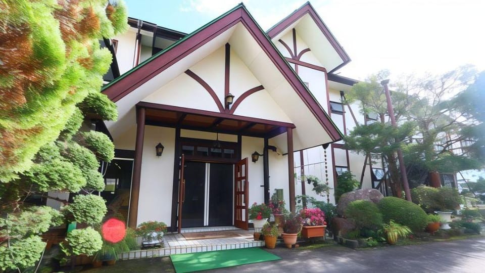 Lake Oshino Villa Ryokan in Shizuoka Prefecture