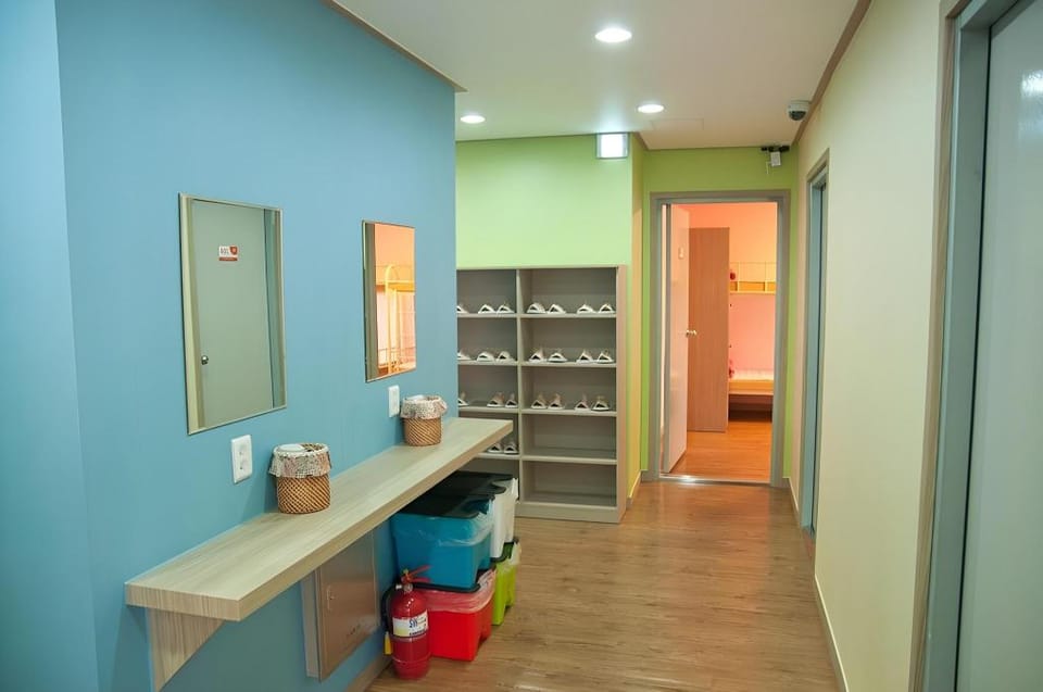 Busan Sukbak Dot Com Guest House Bed and Breakfast in Busan