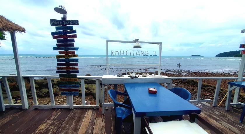 Kohchang7 Seaview Bungalow Bed and Breakfast in Koh Chang Tai