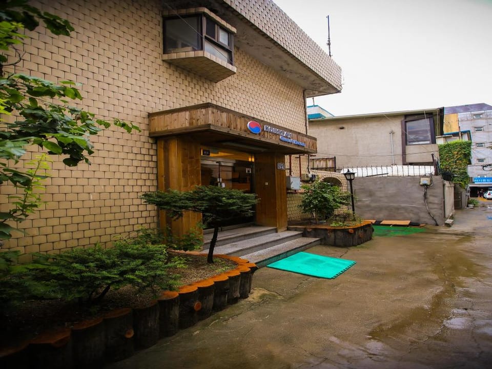 Korstay Guesthouse Seoul Station Bed and Breakfast in Seoul