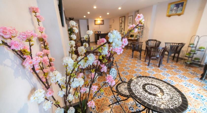 Mingshou Hotel Bed and Breakfast in Wichit