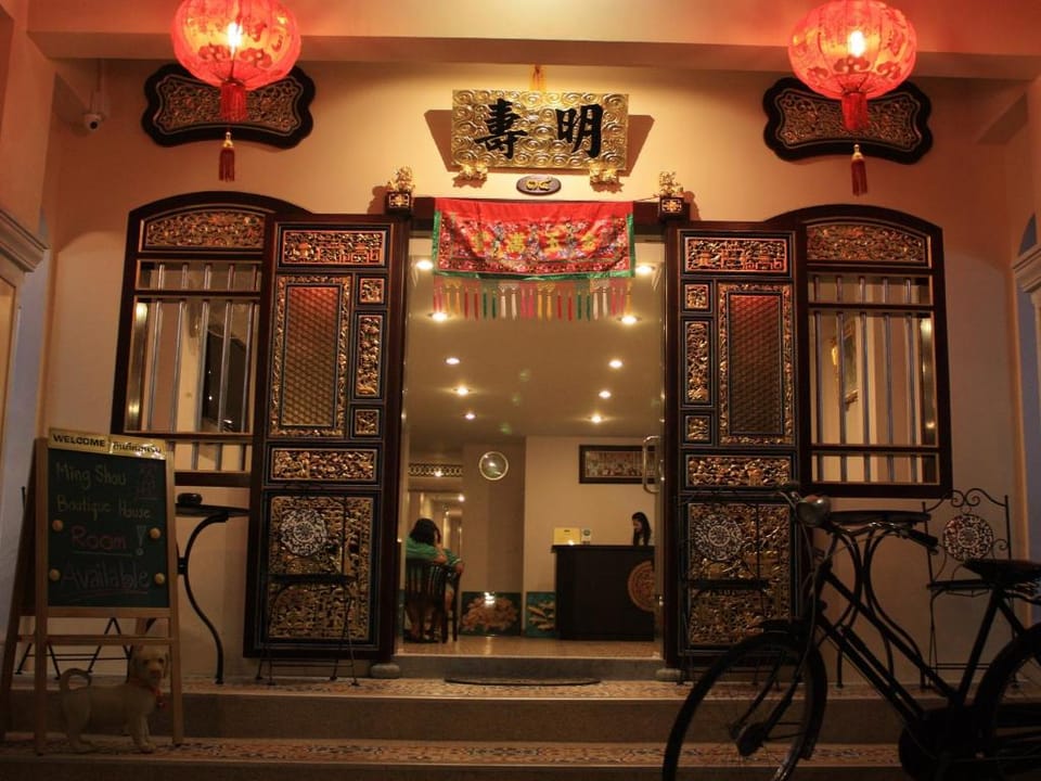 Mingshou Hotel Bed and Breakfast in Wichit