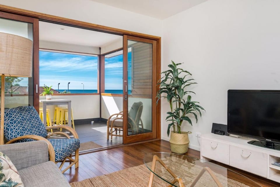 Quiksilver Apartments The Pass - steps from beach Apartment in Byron Bay