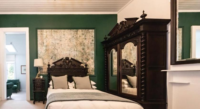 The Victoria & Albert Guesthouse Hotel in Mount Victoria