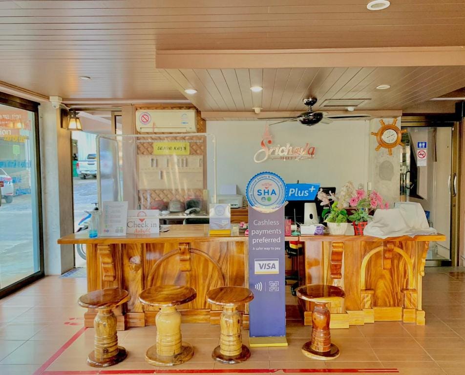 Srichada Hotel Bed and Breakfast in Khuekkhak