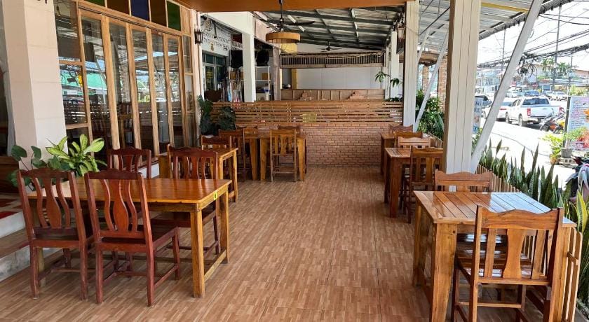 Srichada Hotel Bed and Breakfast in Khuekkhak