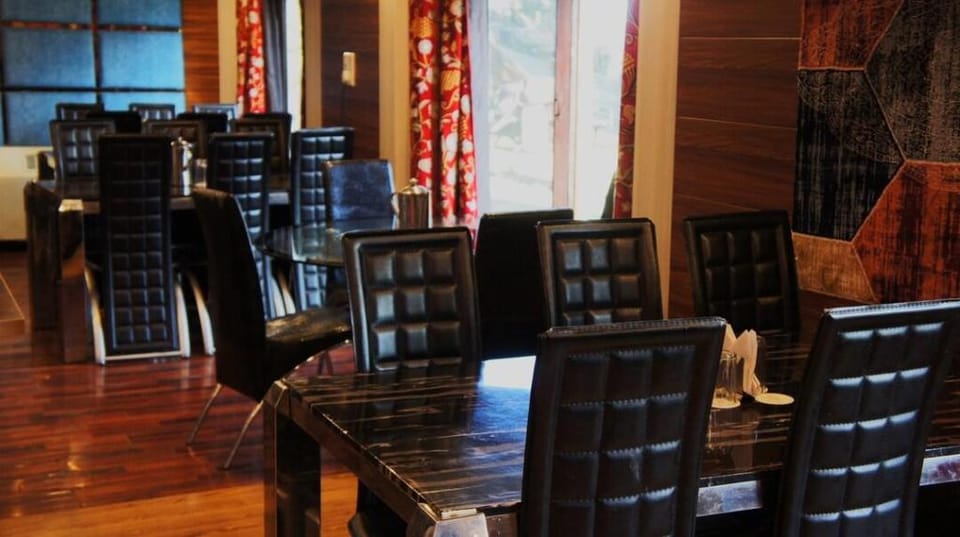 Hotel Zahgeer Continental , Gulmarg Hotel in India