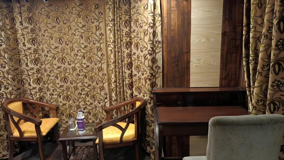 Hotel Zahgeer Continental , Gulmarg Hotel in India