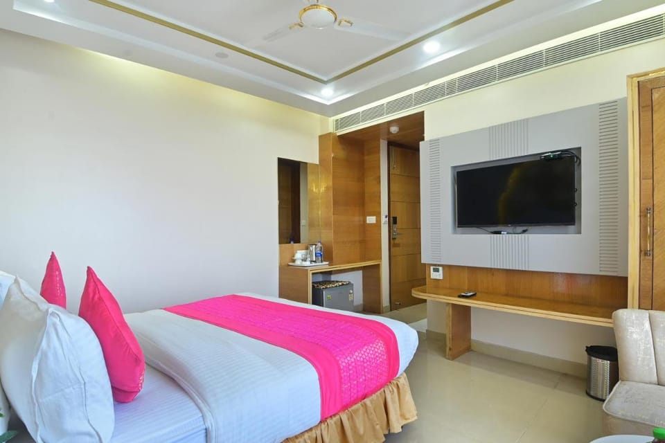 Hotel Gold Palace - 03 Mins Walk From New Delhi Railway Station Bed and Breakfast in New Delhi