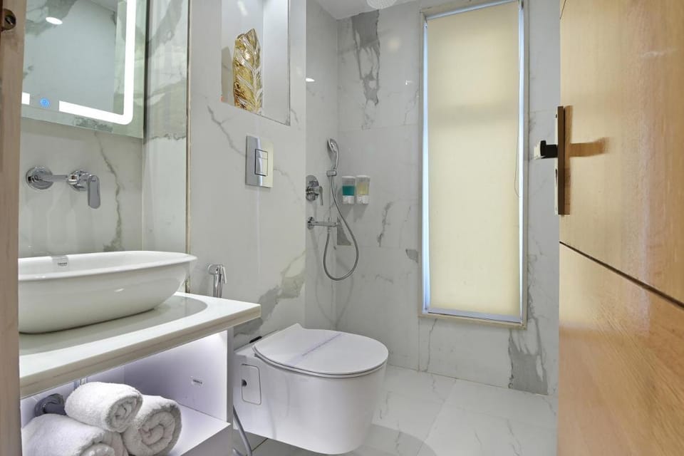 Hotel Gold Palace - 03 Mins Walk From New Delhi Railway Station Bed and Breakfast in New Delhi