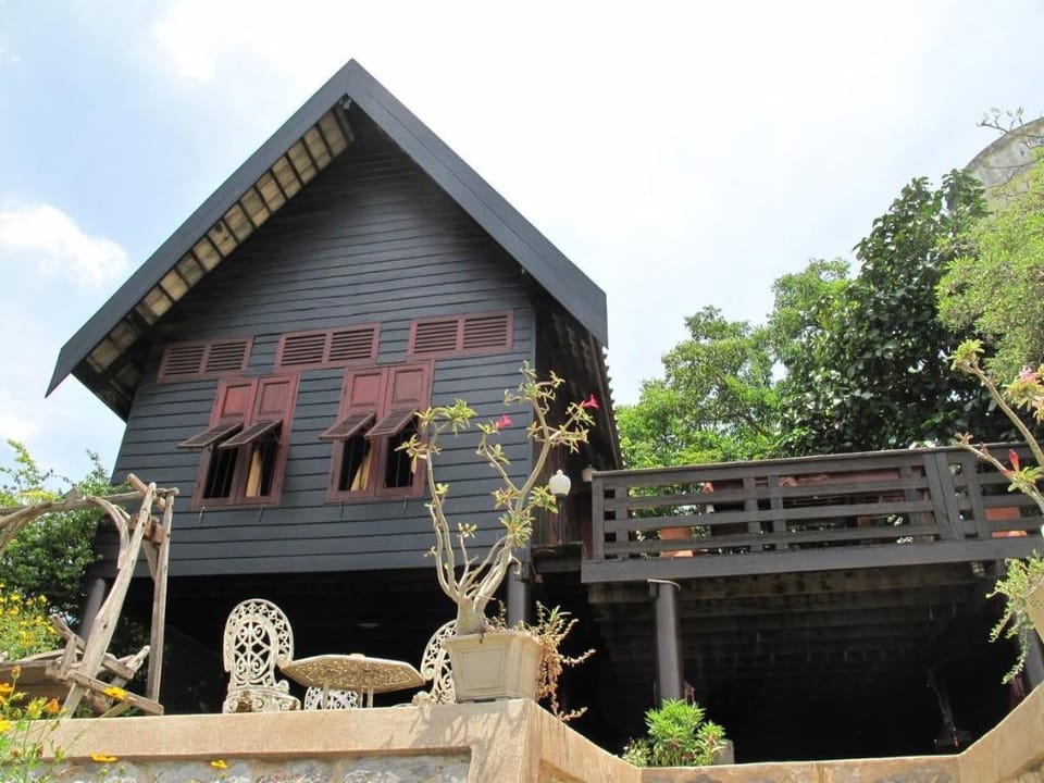 Ayothaya Riverside House Bed and Breakfast in Laos