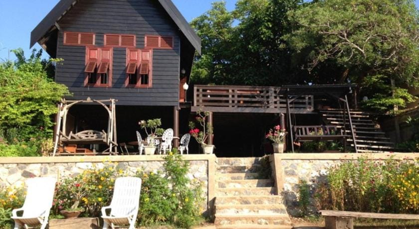 Ayothaya Riverside House Bed and Breakfast in Laos