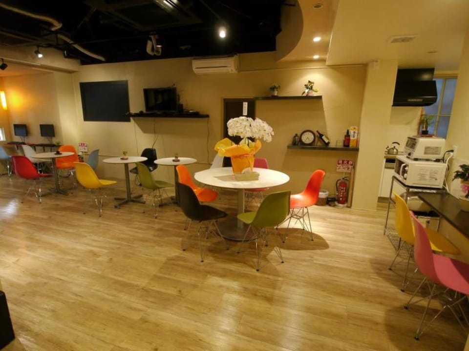 Fukuoka Hana Hostel Bed and Breakfast in Fukuoka