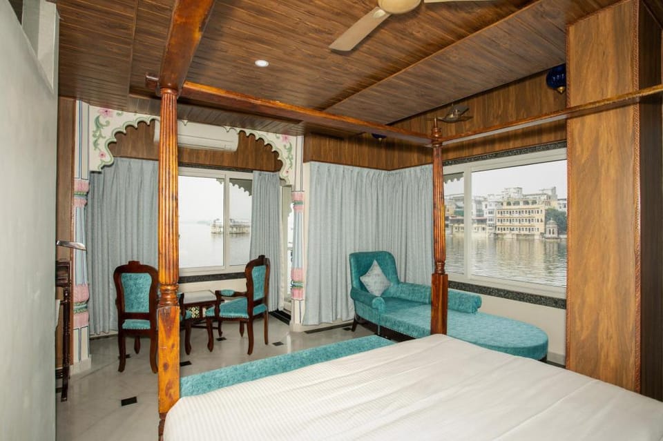 Jheel Hotel & Restaurant Hotel in Udaipur
