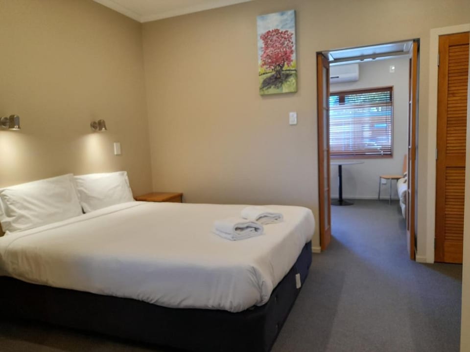 Tongariro Junction Accommodation Campground/ 
RV Resort in Manawatū-Whanganui, New Zealand