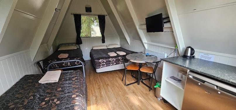 Westport Kiwi Holiday Park & Motels Campground/ 
RV Resort in West Coast
