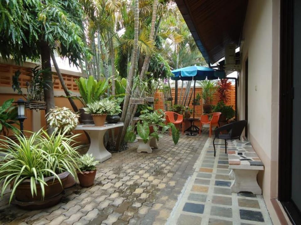 Lonops Gayparadise Hotel Bed and Breakfast in Pattaya City