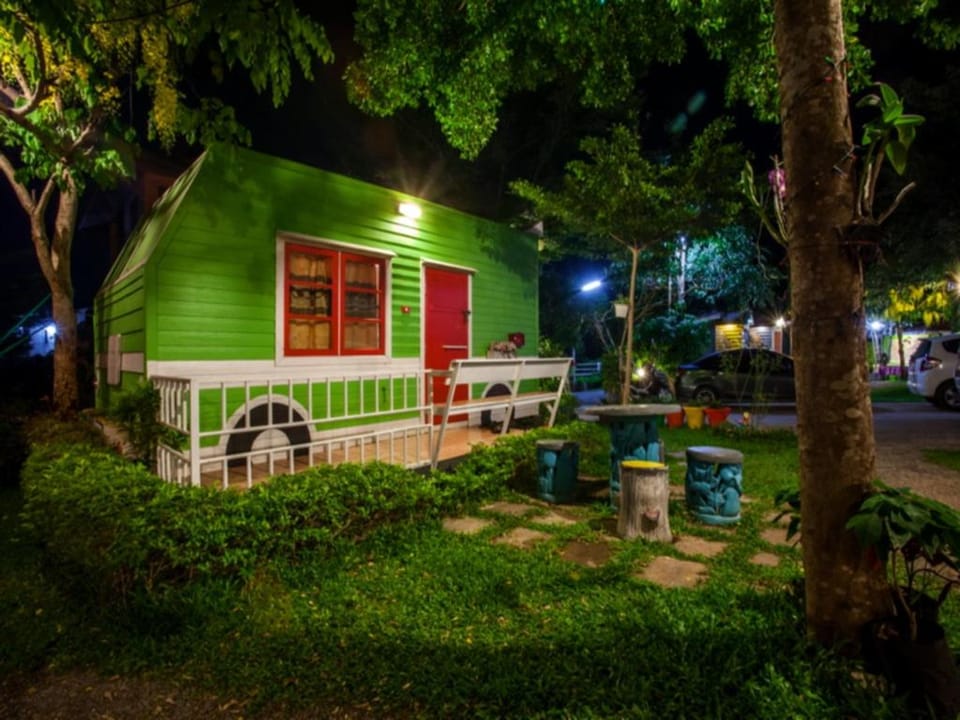 Kanghanrak Theme Houses Bed and Breakfast in Laos