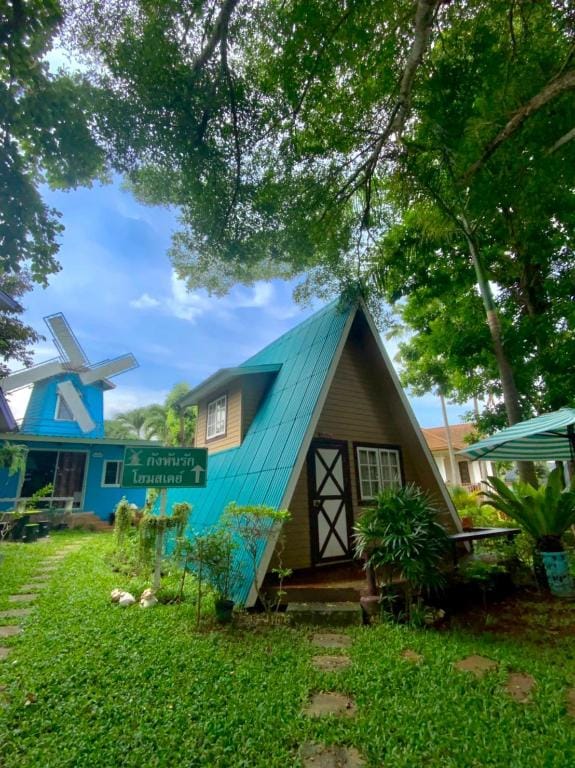 Kanghanrak Theme Houses Bed and Breakfast in Laos