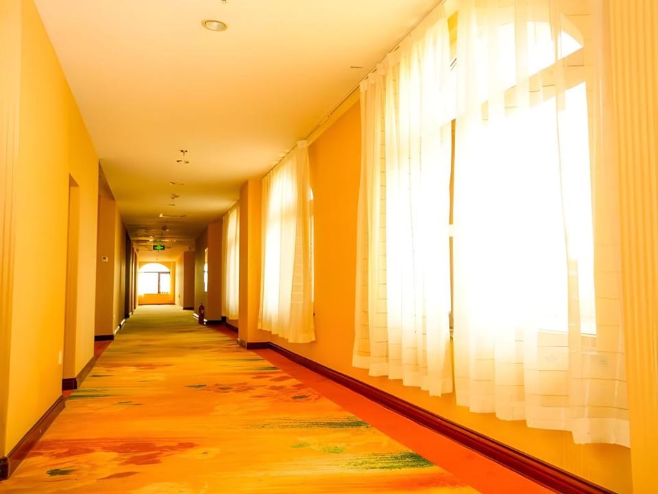 GreenTree Inn Qingdao Wuyishan Road Jiashike Shopping Center Hotel in Qingdao