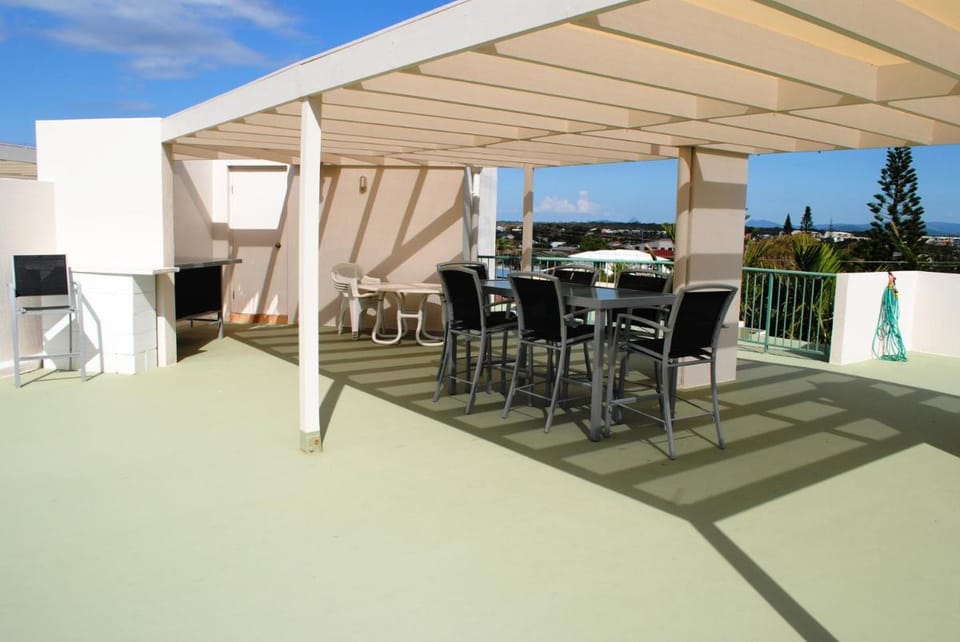 Surfside On The Beach Apartment hotel in Sunshine Coast