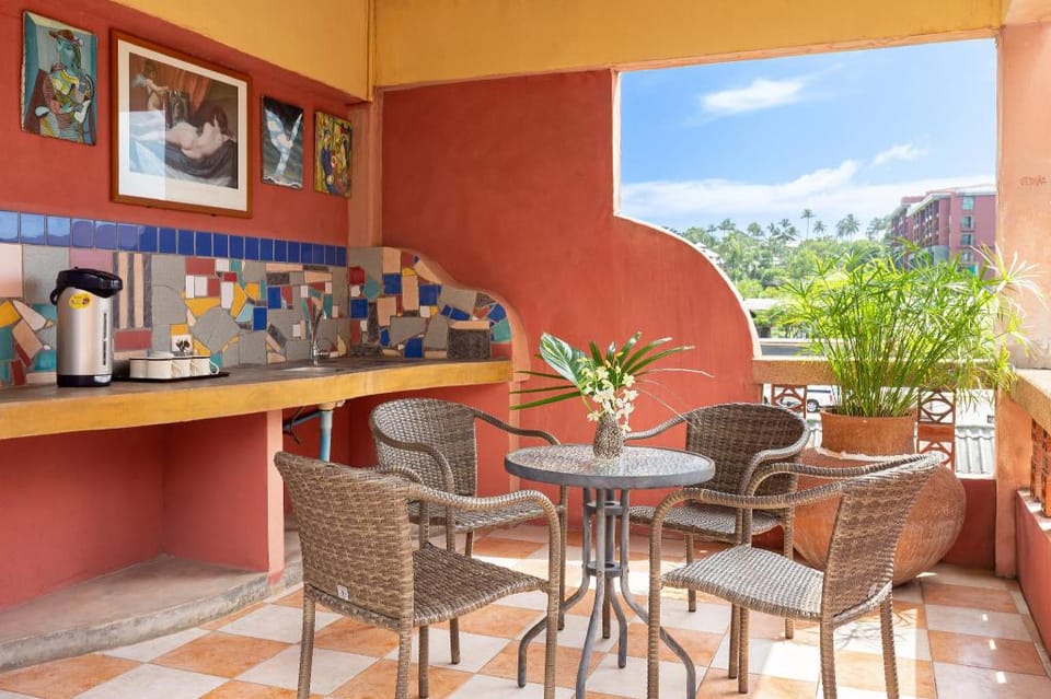 Casa Brazil Homestay & Gallery Bed and Breakfast in Phuket