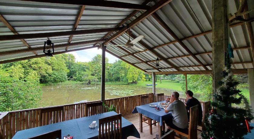 Clay Hut Village Bed and Breakfast in Central Province