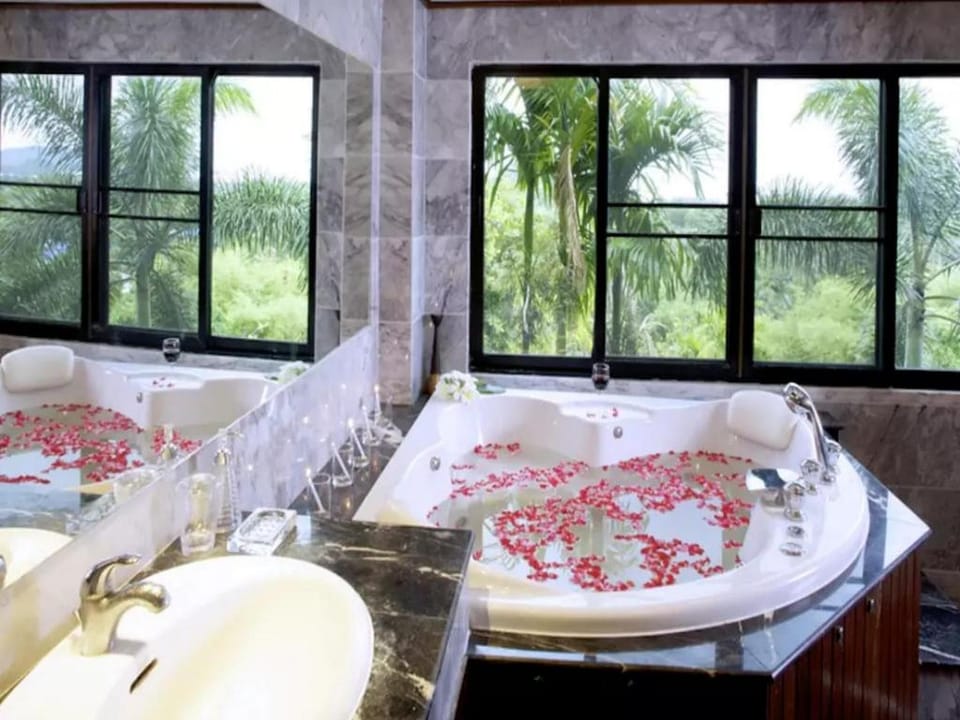 Thara Bayview Villa, SHA Certified Villa in Krabi Changwat