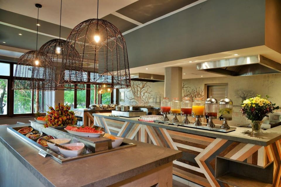 Cresta Mowana Safari Resort & Spa Hotel in Africa
