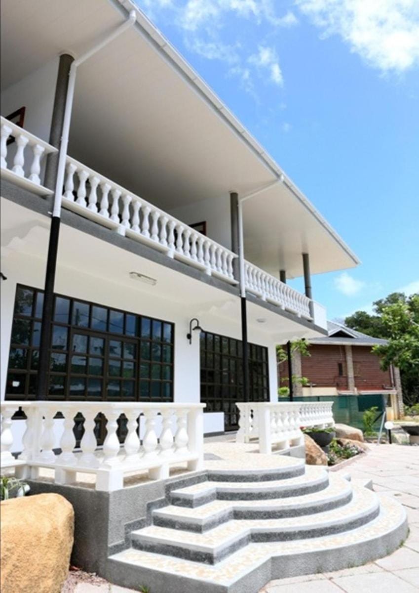 La Digue Self-Catering Apartments Apartment hotel in Africa