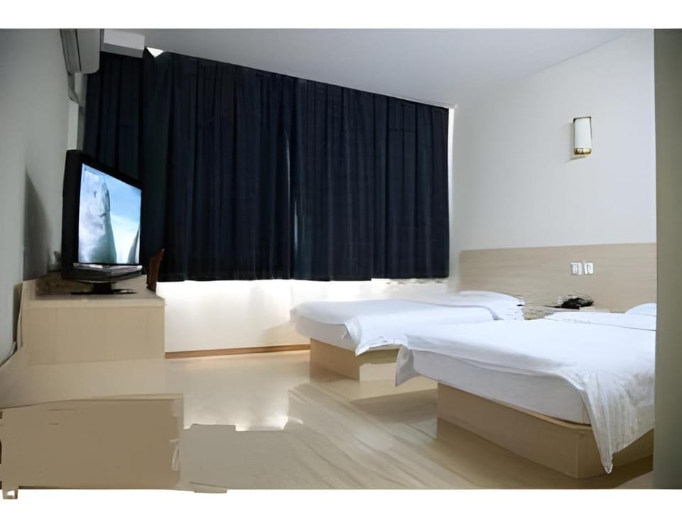 Super 8 Hotel Qingdao Golden Beach Changjiang Road Hotel in Qingdao
