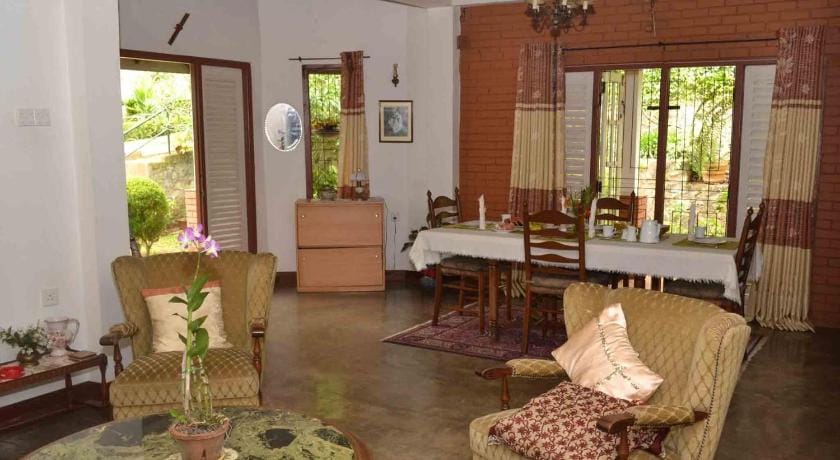 Guest House Sujatha Bed and Breakfast in Kandy