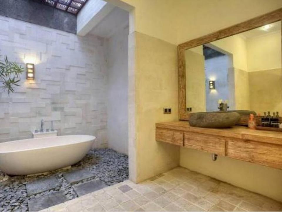 2 bedrooms villa in seminyak with private sw pool Villa in Kuta