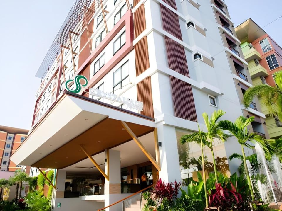 CRYSTAL JADE  RAYONG HOTEL Hotel in Rayong, Mueang Rayong District, Rayong, Thailand