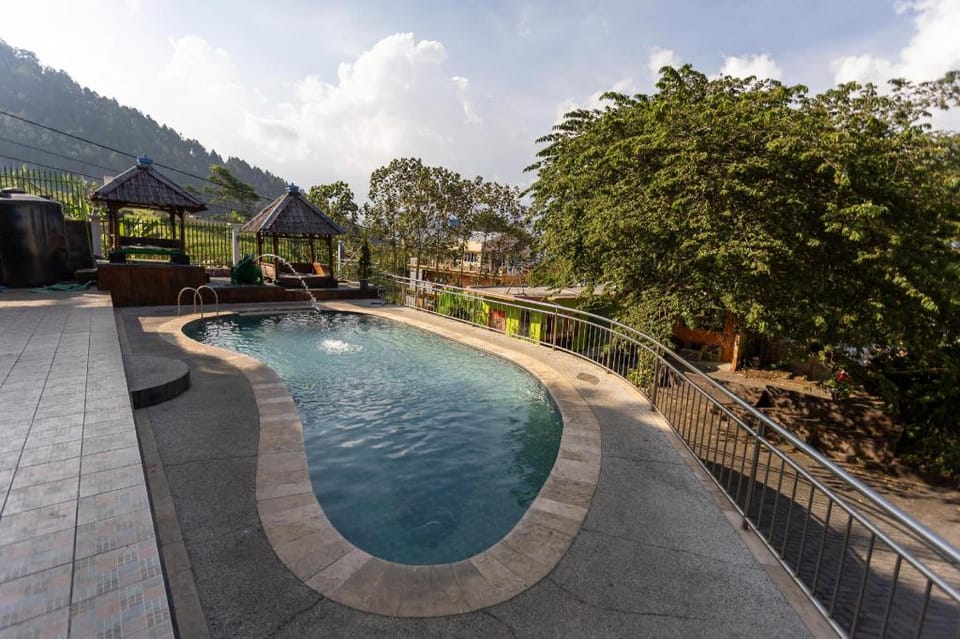 Villa Panderman Indah Bed and Breakfast in Batu