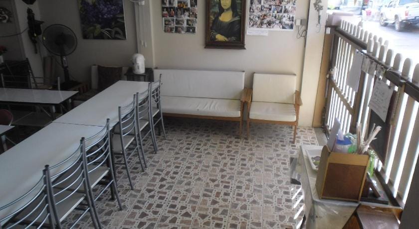 Chomhaad Guesthouse Bed and Breakfast in Hua Hin District