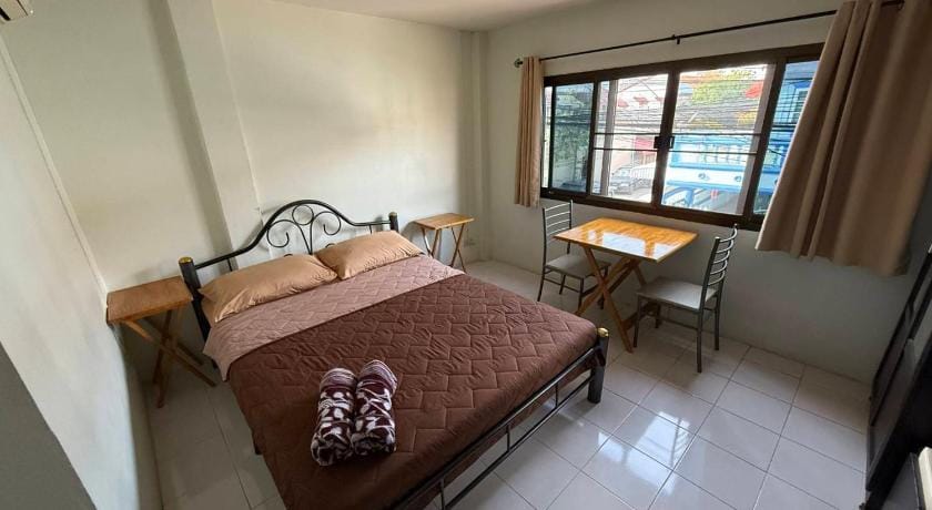 Chomhaad Guesthouse Bed and Breakfast in Hua Hin District