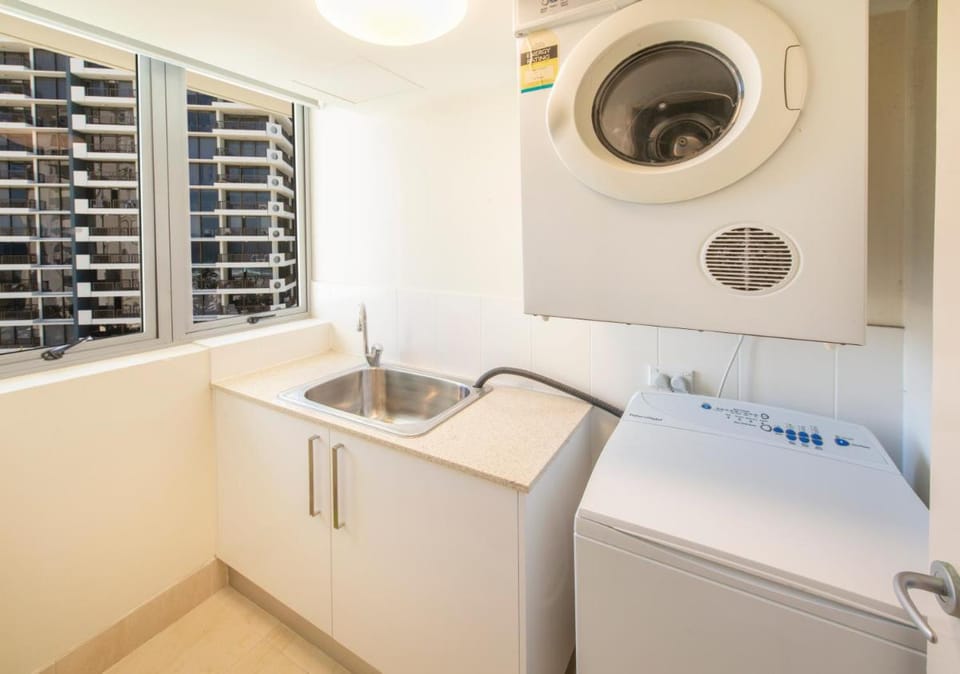 Berkeley on the Beach Apartment hotel in Surfers Paradise