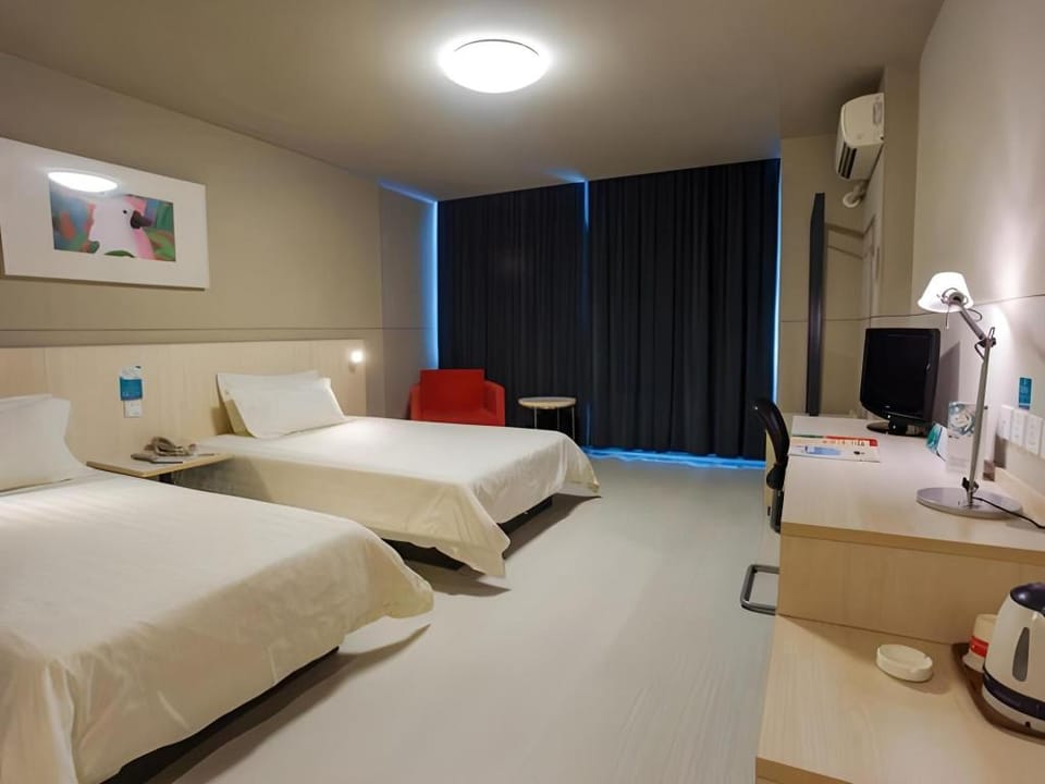 Jinjiang Inn Zhuji Baolong Plaza High-Speed Railway Station Hotel in Hangzhou