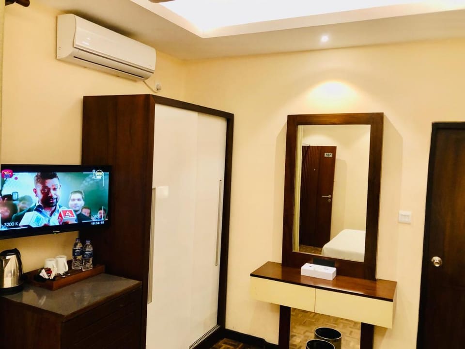 Tropic Inn - Mount Lavinia Hotel in Dehiwala-Mount Lavinia