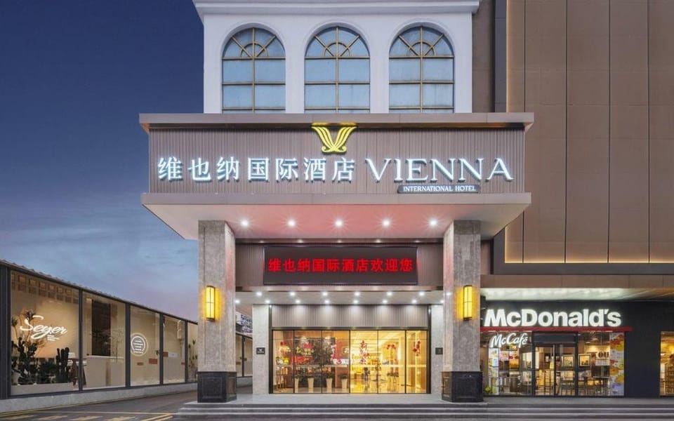 Vienna Hotel Shenzhen Banxuegang Avenue Hotel in Shenzhen