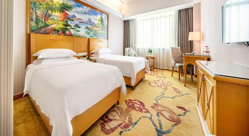 Vienna Hotel Shenzhen Banxuegang Avenue Hotel in Shenzhen